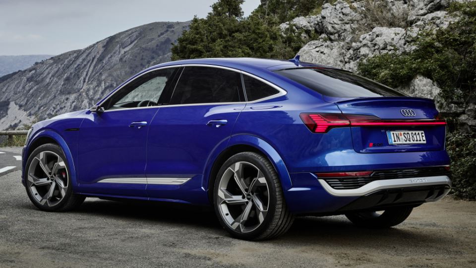 کراساور برقی آئودی Q8 ETron اسپرت بک